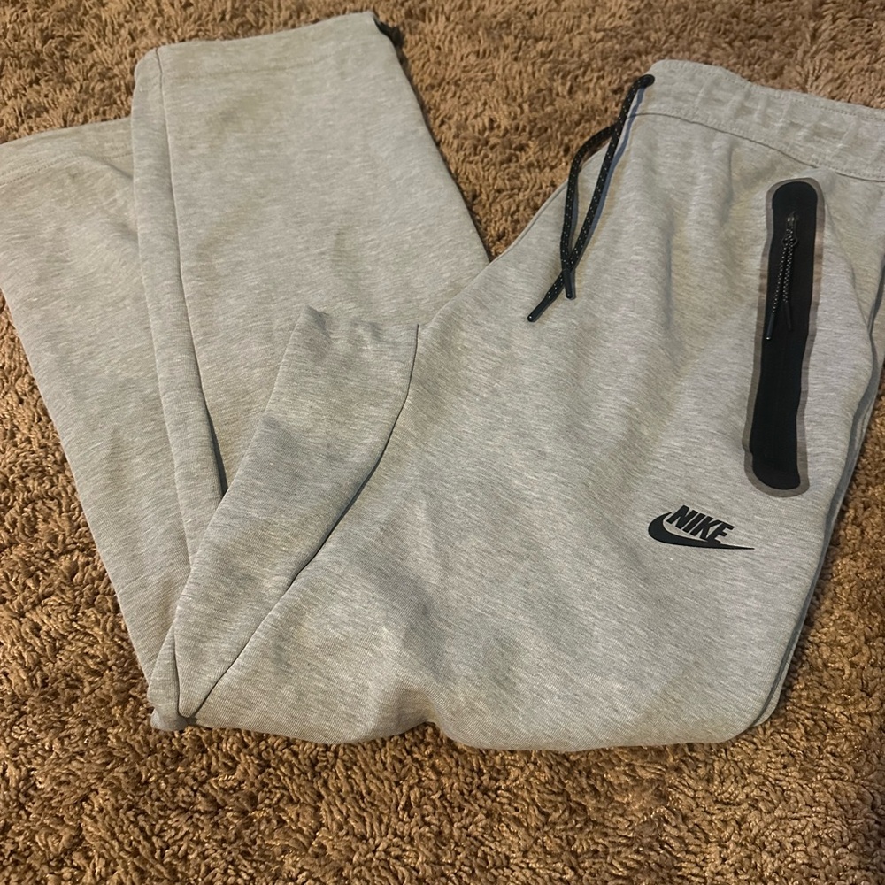 Nike Heather Gray Sweatpants with Black Details Nike tech fleece pants